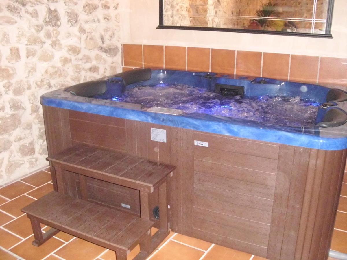 Casa Rural Con Jacuzzi Taberna Del Tio Pedro Cabanas de Polendos 外观 照片